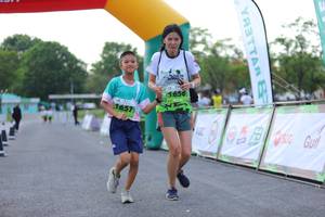 BIB: 1656
                            <button type="button" onclick="openModal(3656779)" class="btn btn-primary btn-sm float-right btn-popup" data-toggle="modal" data-target=".modal-high-quality">
                        <i class="fas fa-shopping-cart"></i> Add to Cart
                    </button>
                                            <button type="button" onclick="isThisMe(3656779, true)" class="btn btn-success btn-sm float-right btn-popup btn-isme hidden" data-toggle="tooltip" data-placement="bottom" title="นี่คือรูปของคุณใช่ไหม คลิกที่นี่เพื่อเอาเข้าอัลบั้ม">
                        <i class="fas fa-plus"></i> Add to album
                    </button>
                    <button type="button" onclick="isThisMe(3656779, false)" class="btn btn-warning btn-sm float-right btn-popup btn-isnotme hidden">
                        <i class="fas fa-ban"></i> Remove from album
                    </button>